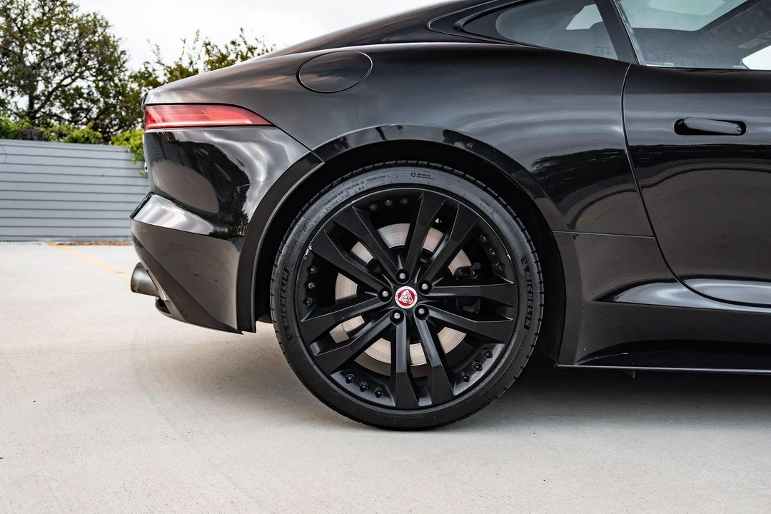 2015 Jaguar F-Type R 1st Gen - Image 28 of 31