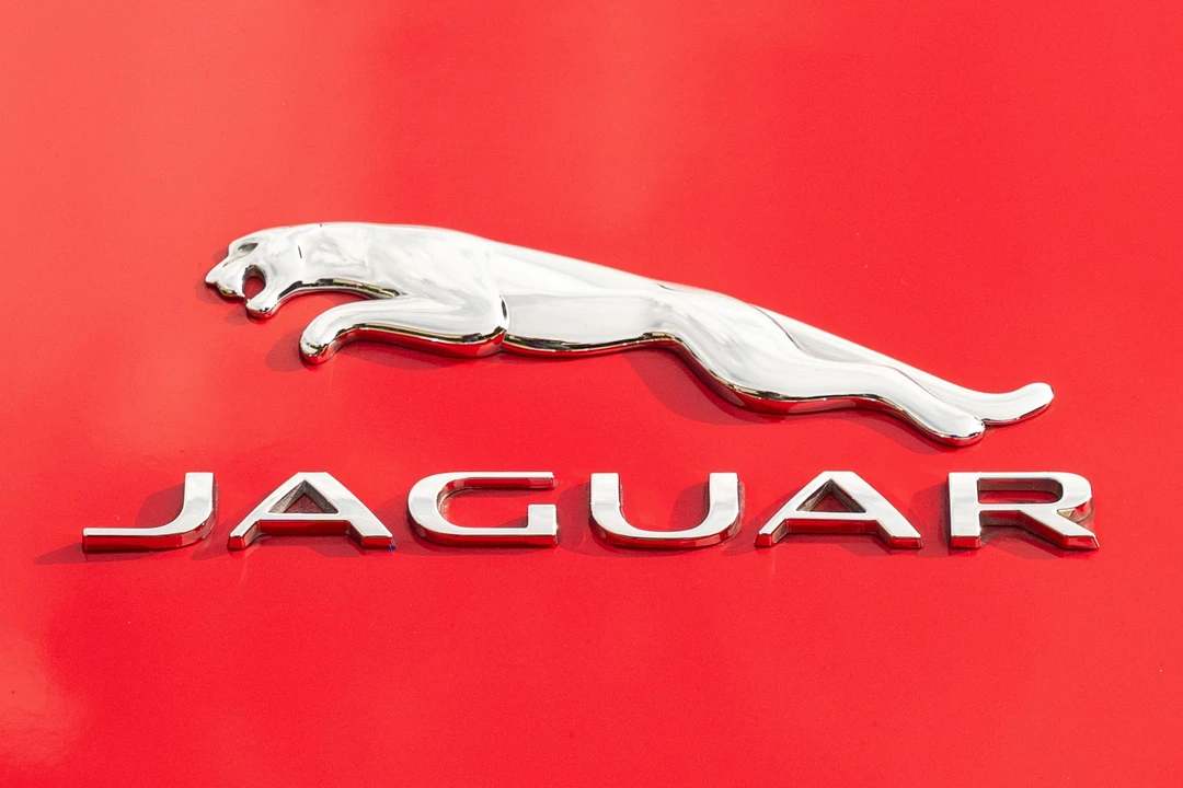 2015 Jaguar F-Type R 1st Gen - Image 15 of 31