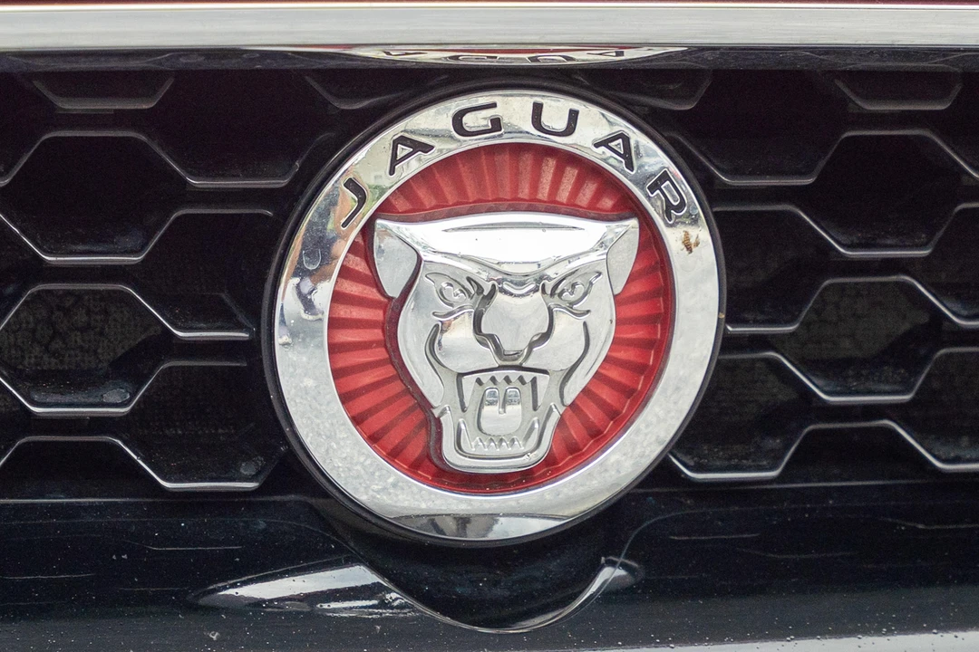 2015 Jaguar F-Type R 1st Gen - Image 9 of 31