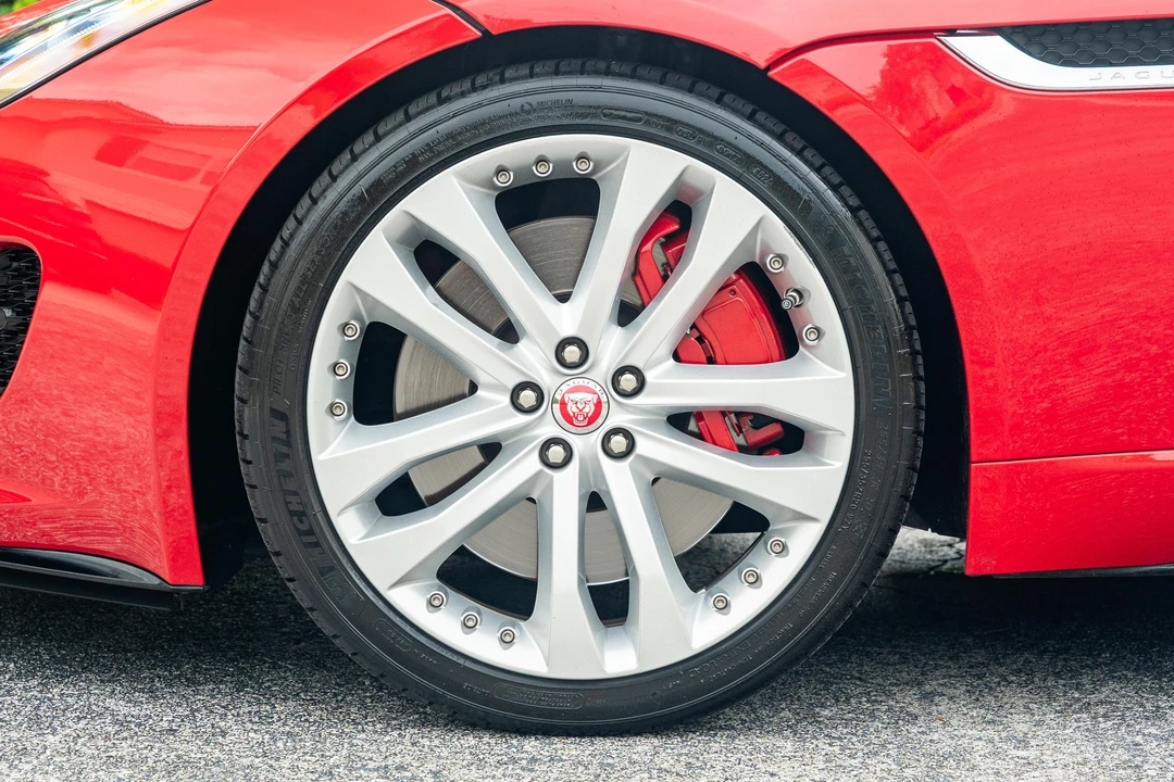 2015 Jaguar F-Type R 1st Gen - Image 16 of 31