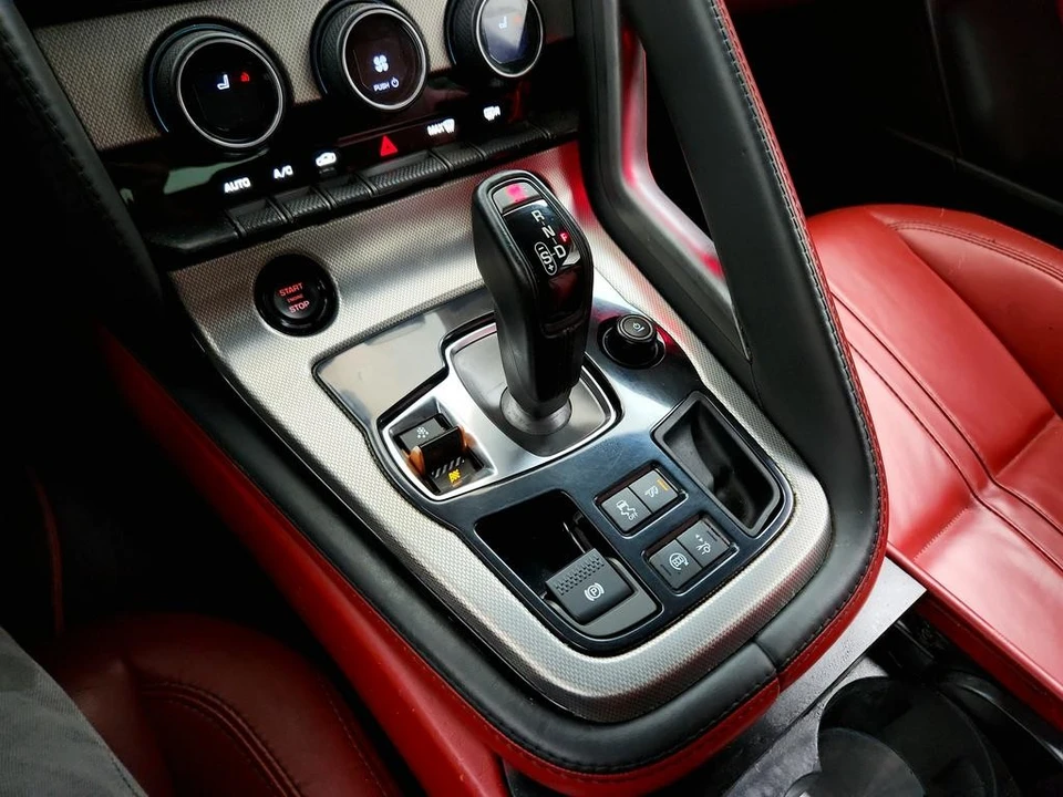 2015 Jaguar - Image 18 of 31