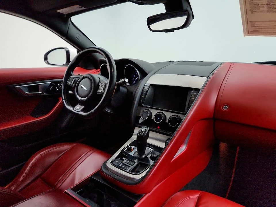 2015 Jaguar - Image 24 of 31