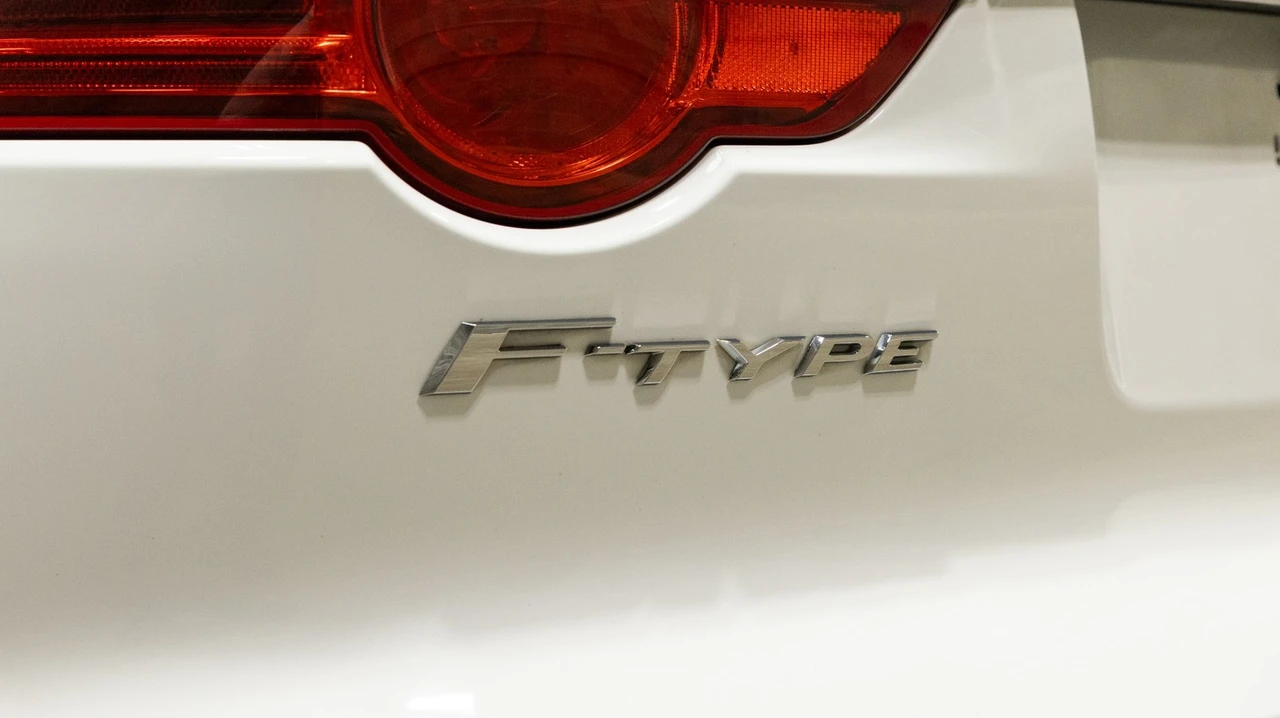 2015 Jaguar F-Type 1st Gen - Image 20 of 21