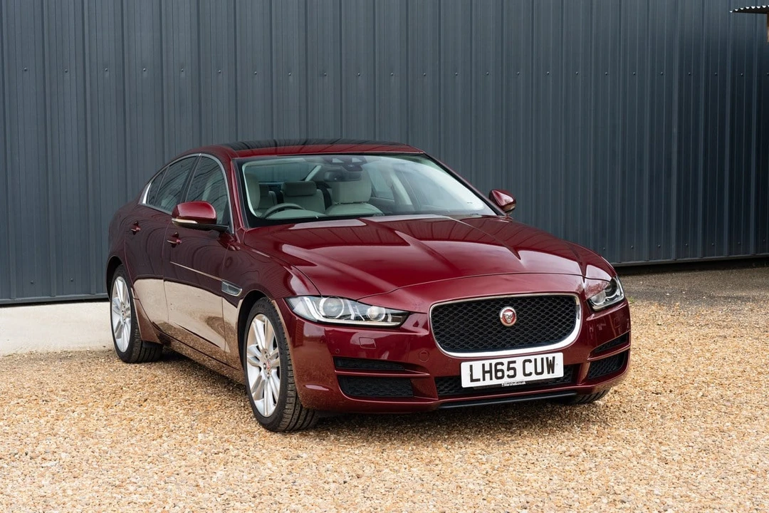 2015 Jaguar XE - Image 8 of 30