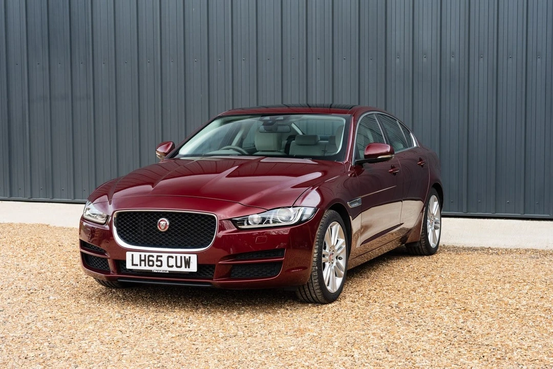 2015 Jaguar XE - Image 9 of 30