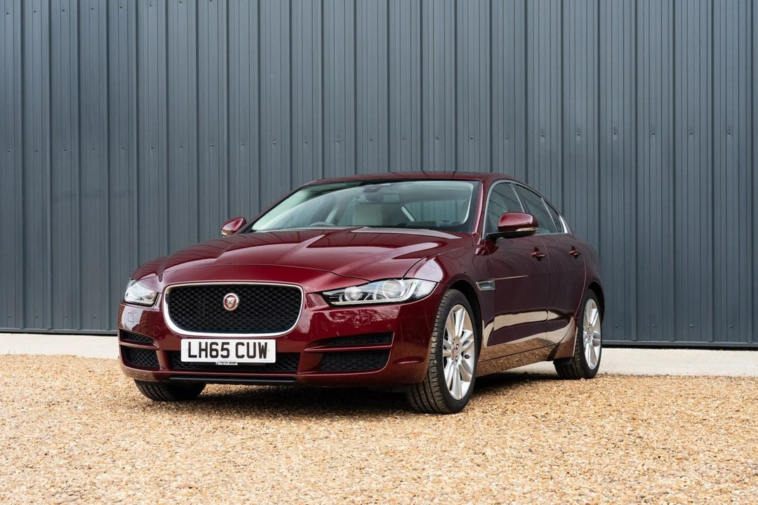 2015 Jaguar XE - Image 10 of 30