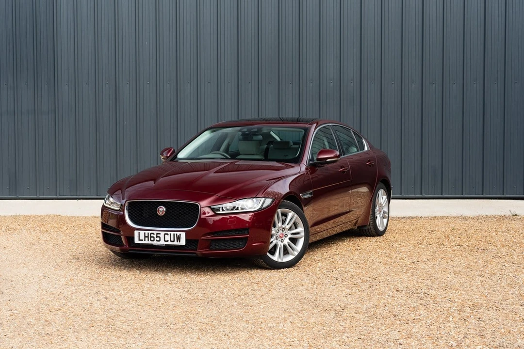 2015 Jaguar XE - Image 5 of 30