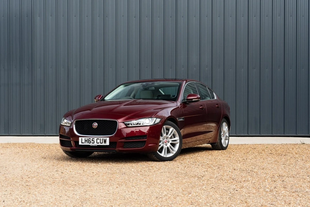 2015 Jaguar XE - Image 4 of 30