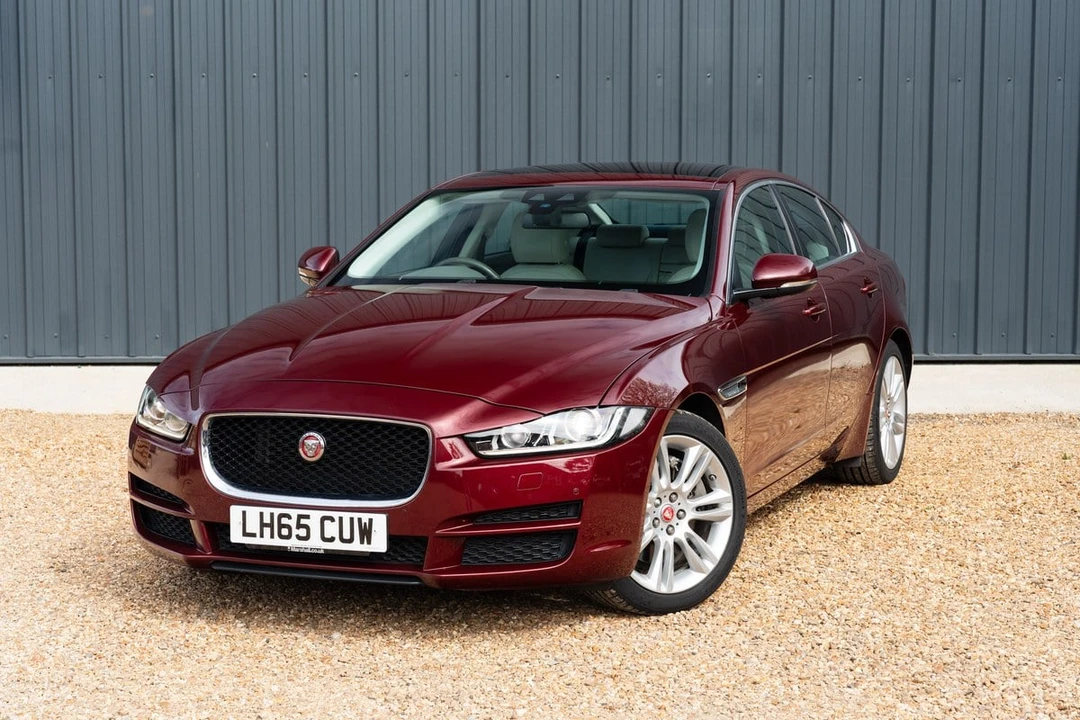 2015 Jaguar XE - Image 3 of 30