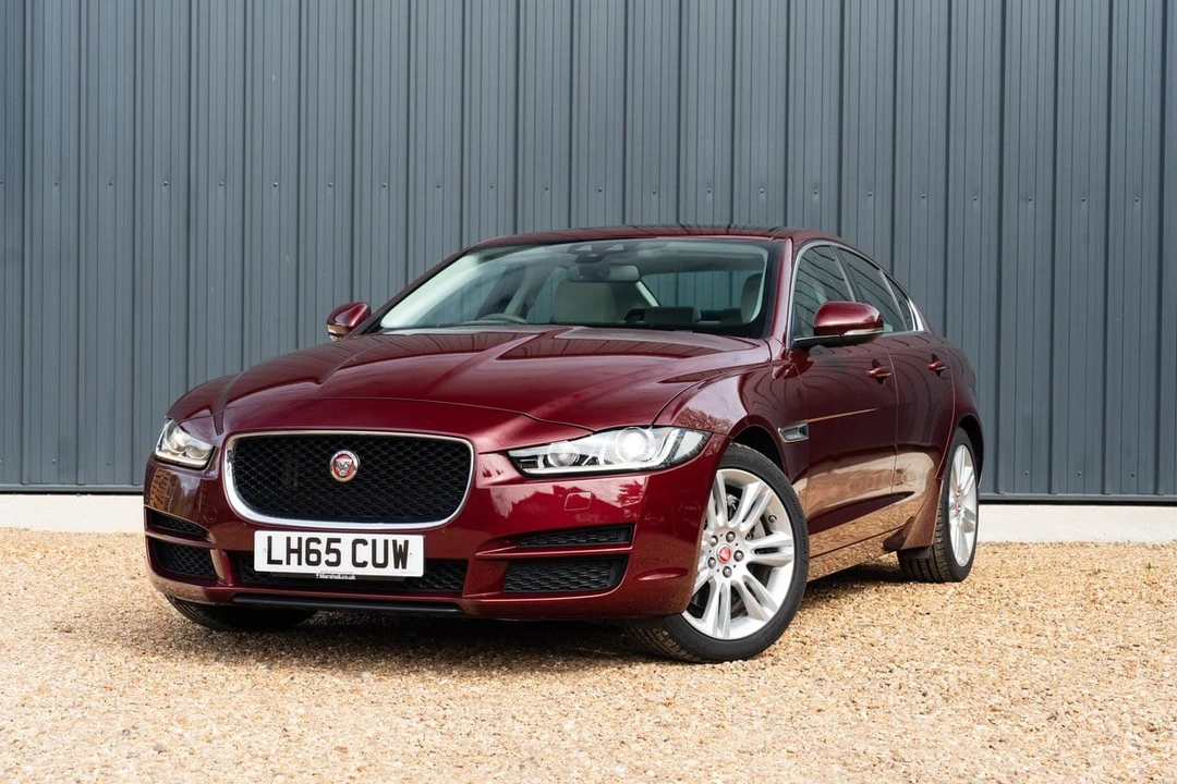 2015 Jaguar XE - Image 2 of 30