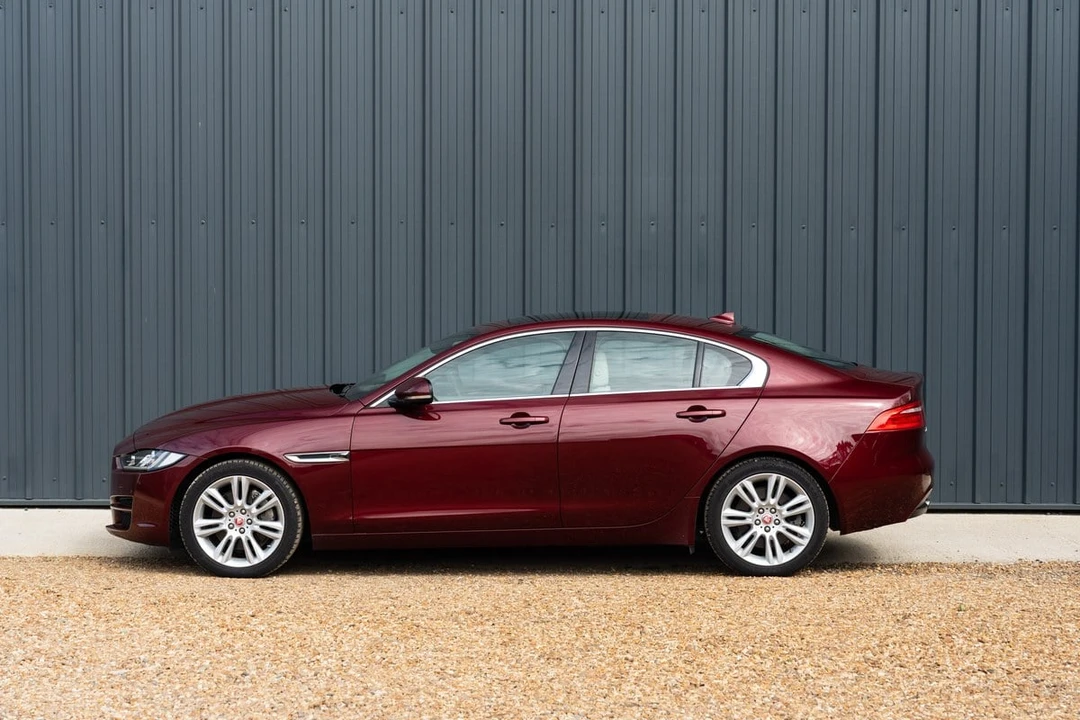 2015 Jaguar XE - Image 16 of 30