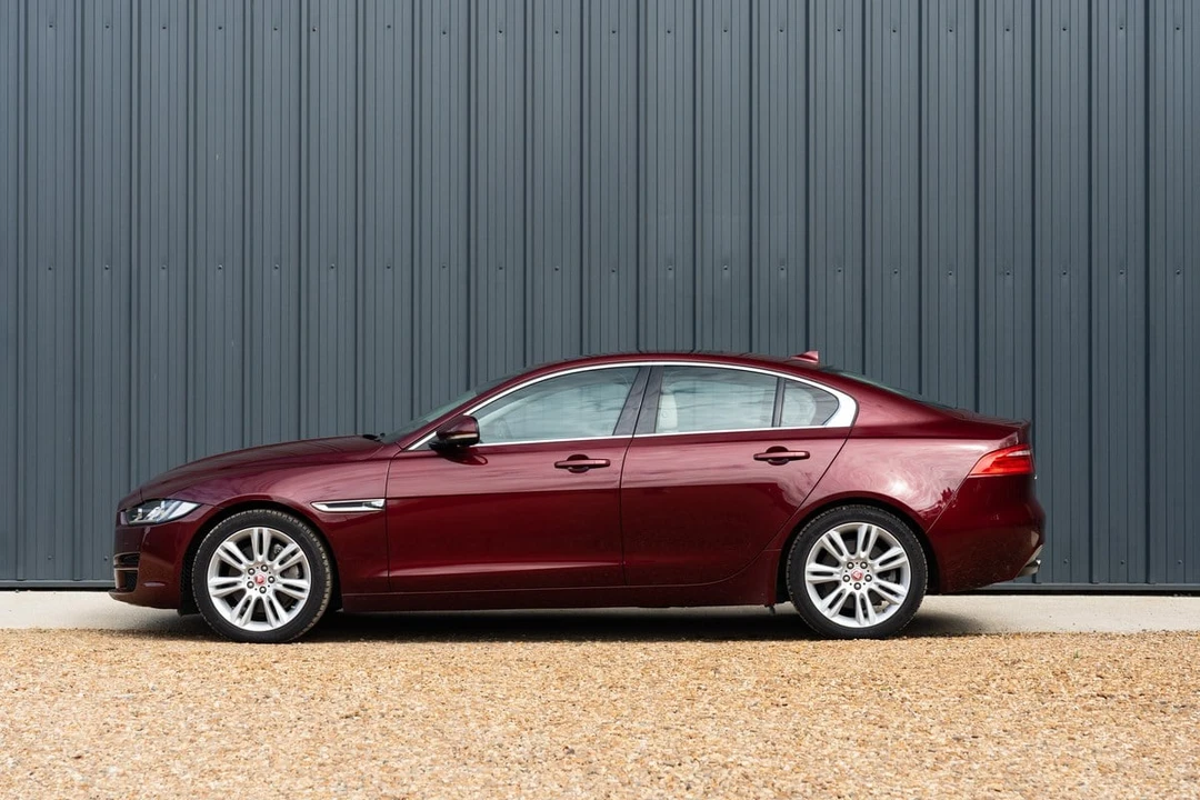 2015 Jaguar XE - Image 17 of 30