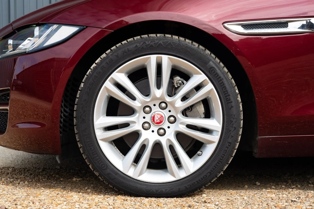2015 Jaguar XE - Image 26 of 30