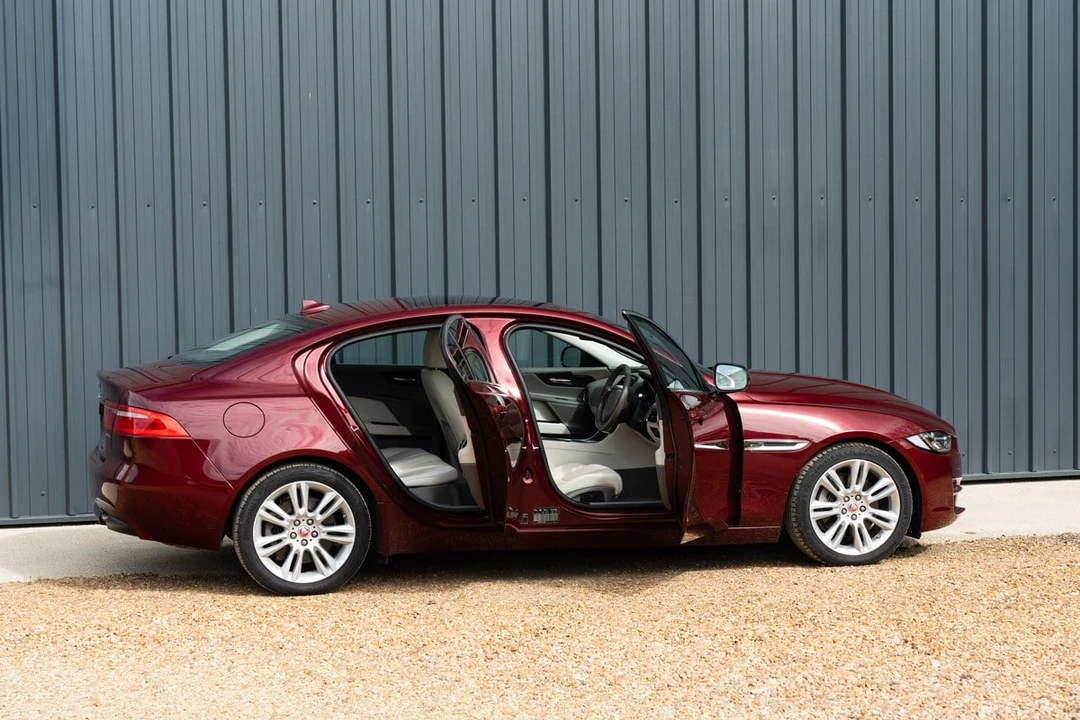 2015 Jaguar XE - Image 13 of 30