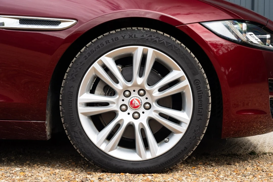 2015 Jaguar XE - Image 28 of 30