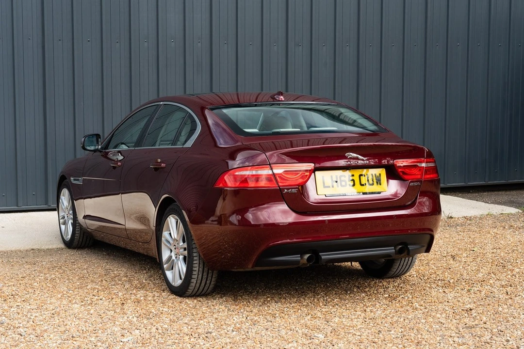 2015 Jaguar XE - Image 22 of 30