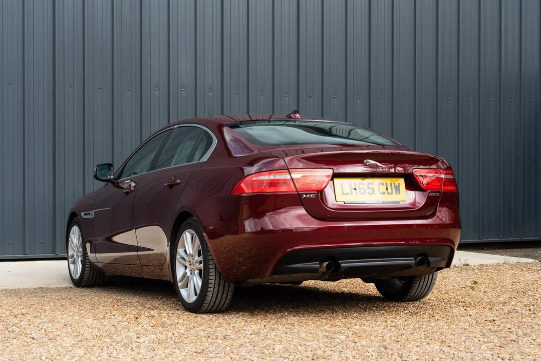 2015 Jaguar XE - Image 23 of 30