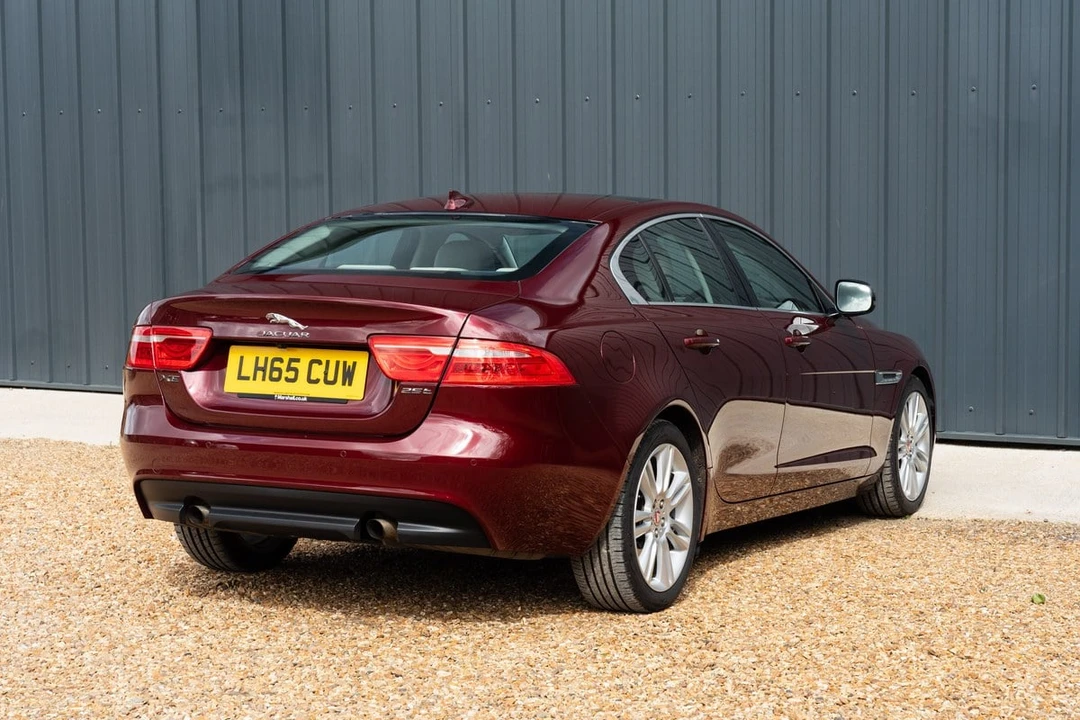2015 Jaguar XE - Image 24 of 30