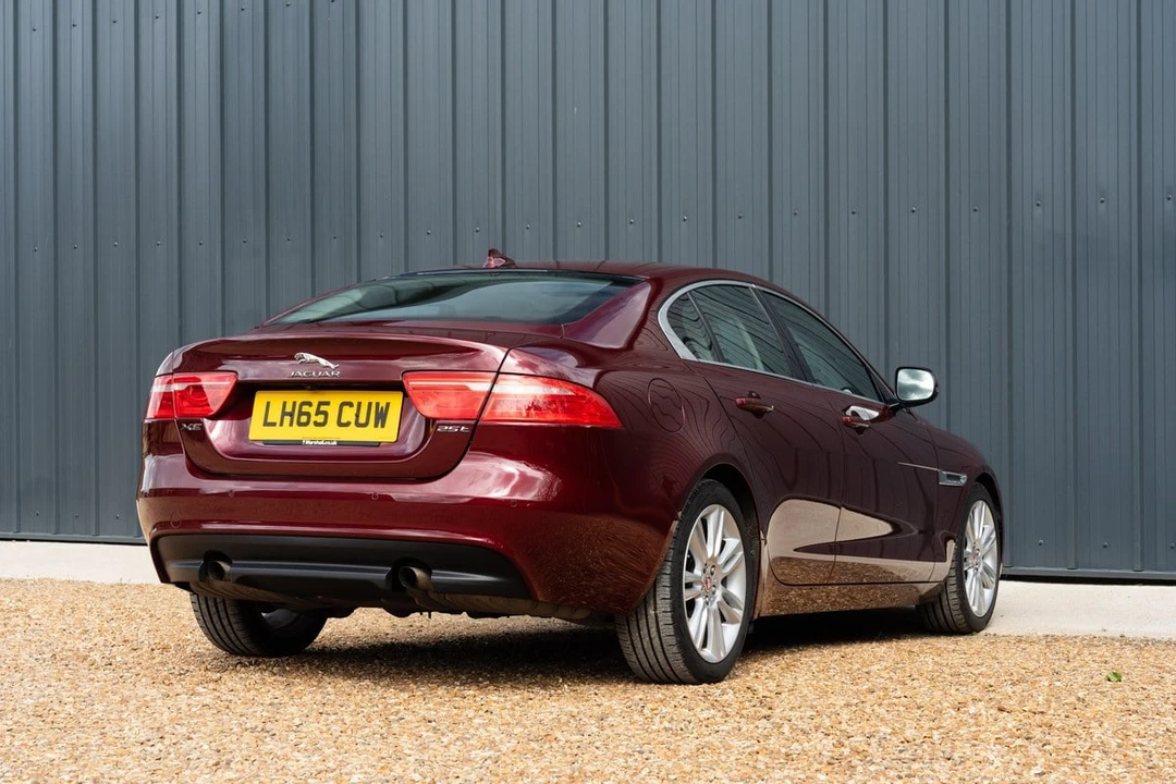 2015 Jaguar XE - Image 25 of 30