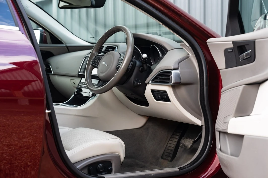 2015 Jaguar XE - Image 30 of 30