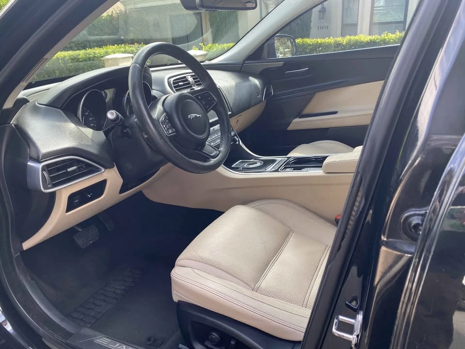 2015 Jaguar XE - Image 8 of 9