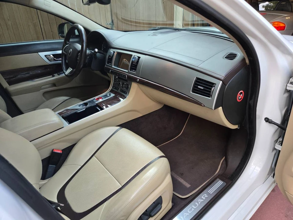 2015 Jaguar X250 XF - Image 8 of 23