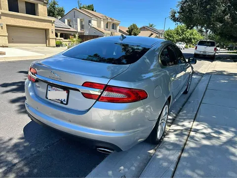 2015 Jaguar XF XF 20d Premium Sedan 4D