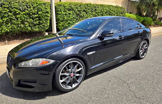 2015 Jaguar XF XF 30t Prestige Sedan 4D