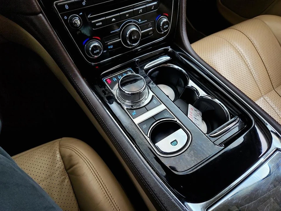 2015 Jaguar X351 XJ - Image 19 of 21