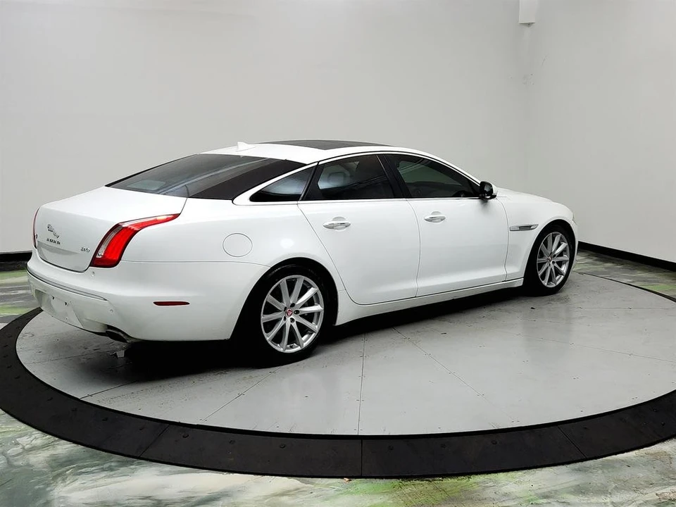 2015 Jaguar X351 XJ - Image 5 of 21