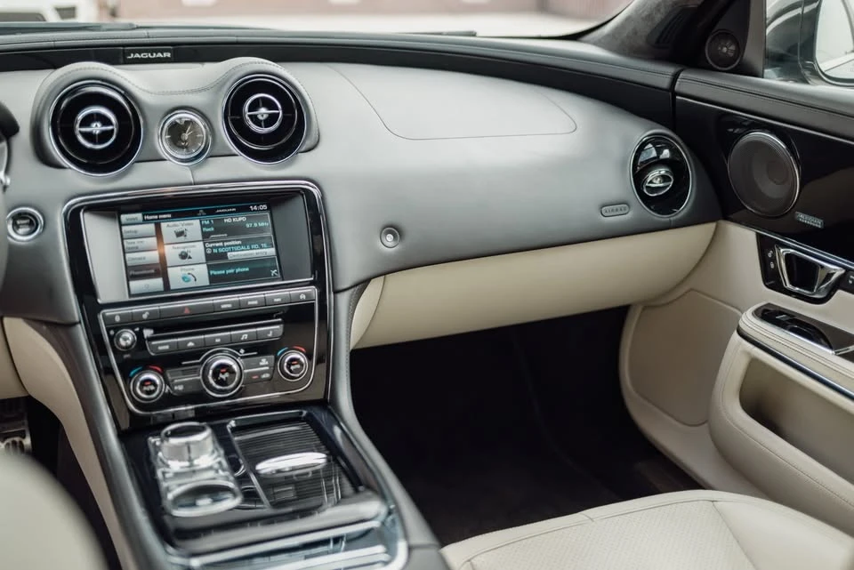 2015 Jaguar X351 XJ - Image 10 of 18