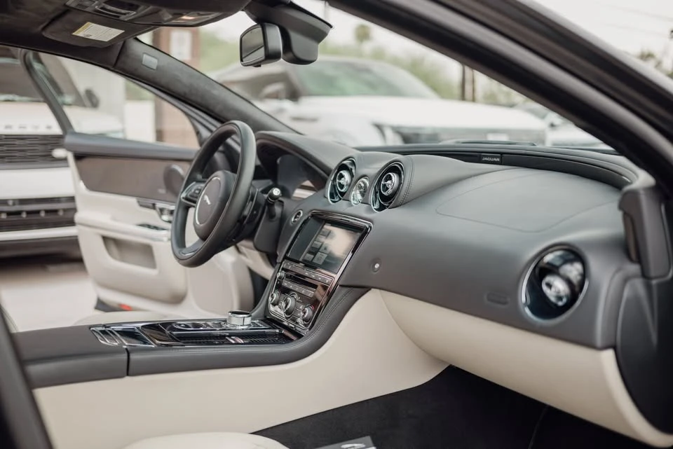 2015 Jaguar X351 XJ - Image 16 of 18