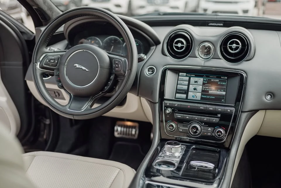 2015 Jaguar X351 XJ - Image 8 of 18