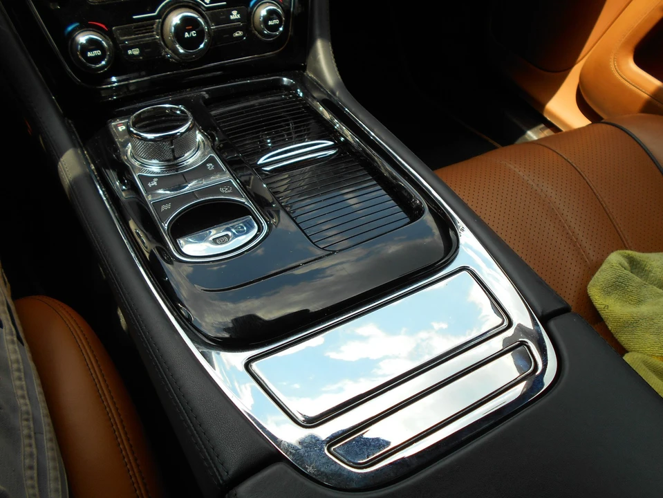 2015 Jaguar X351 XJ - Image 19 of 21