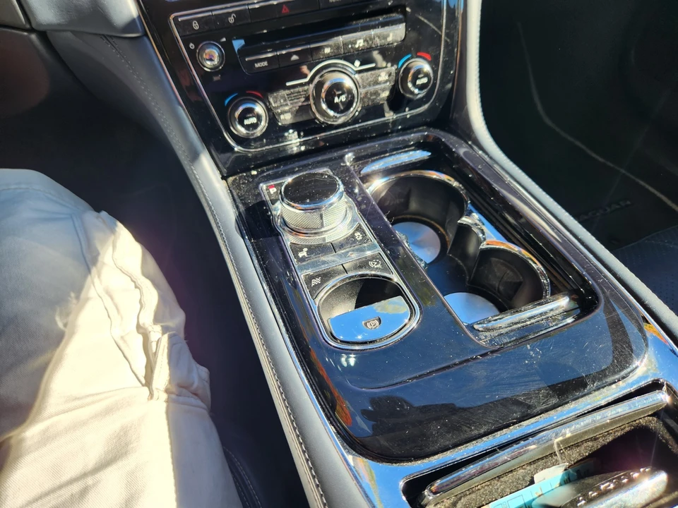 2015 Jaguar X351 XJ - Image 17 of 21