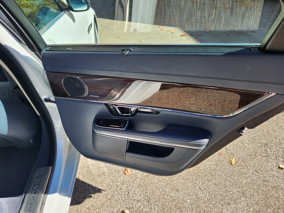 2015 Jaguar X351 XJ - Image 10 of 21