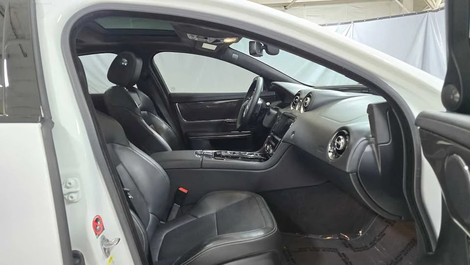 2015 Jaguar X351 XJR - Image 9 of 18