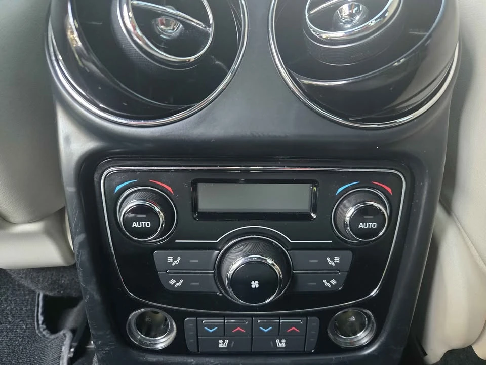 2015 Jaguar X351 XJ - Image 9 of 10