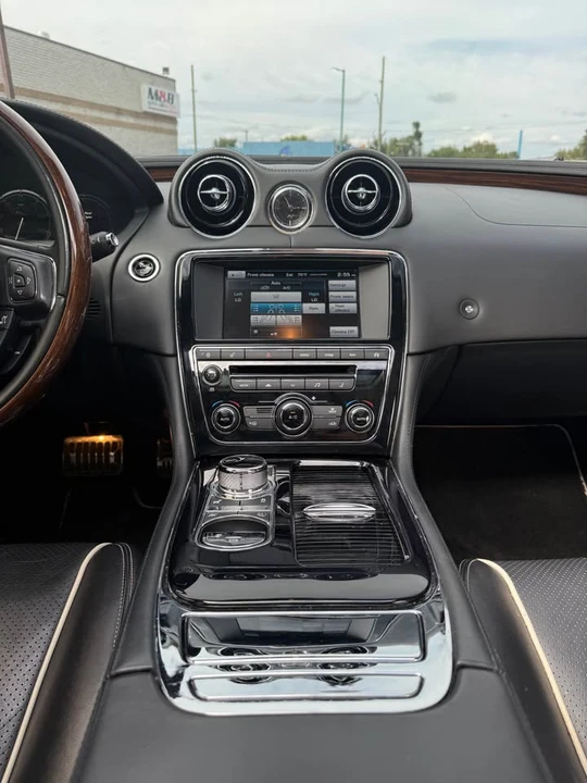 2015 Jaguar X351 XJ - Image 11 of 17