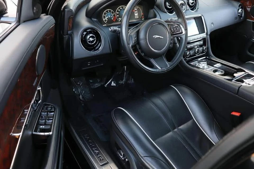 2015 Jaguar X351 XJ - Image 9 of 10