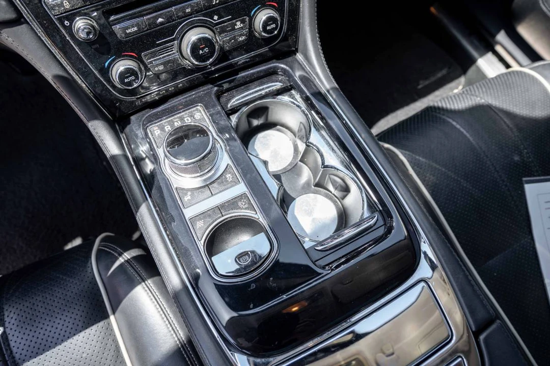 2015 Jaguar X351 XJ - Image 16 of 20