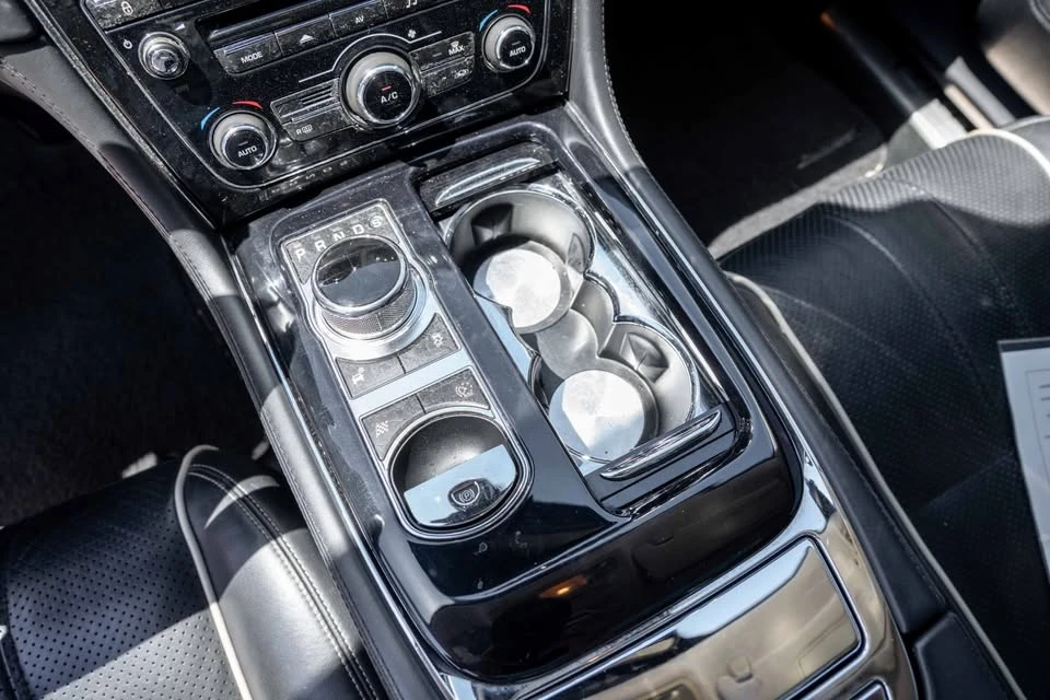 2015 Jaguar X351 XJ - Image 16 of 20