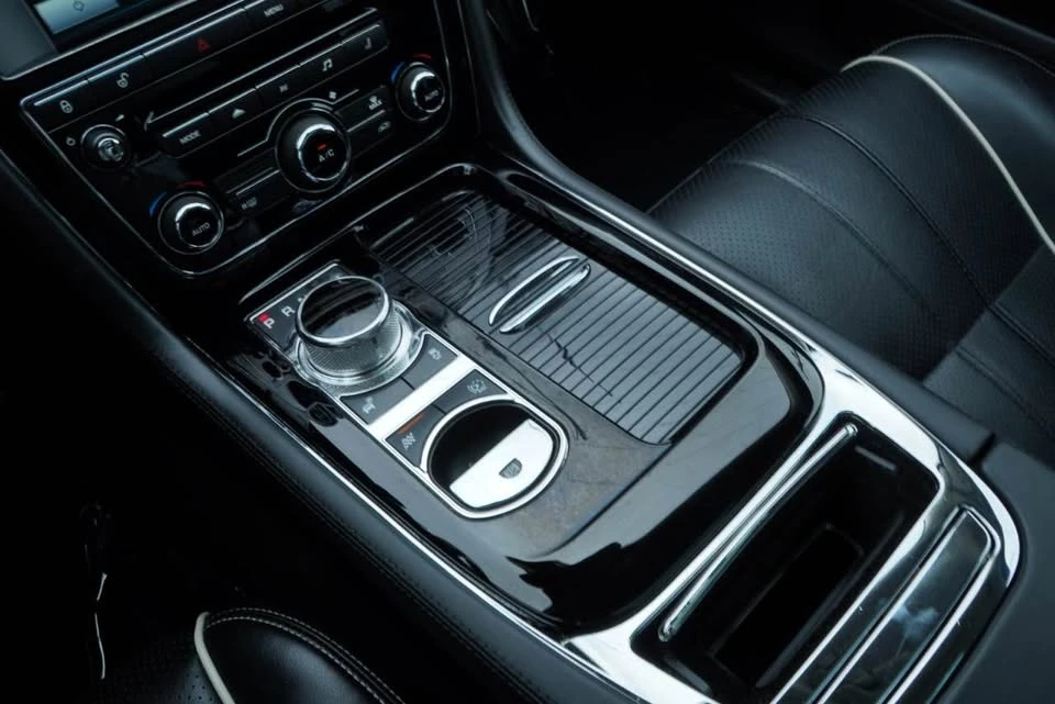 2015 Jaguar X351 XJ - Image 11 of 20