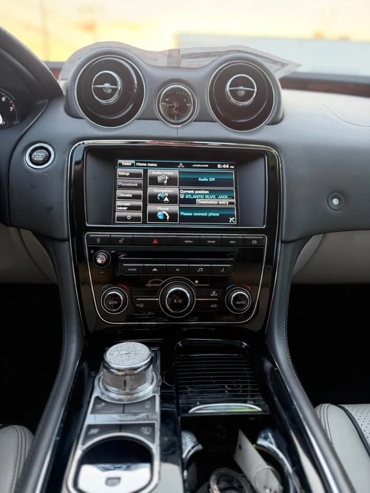 2015 Jaguar X351 XJ - Image 11 of 16