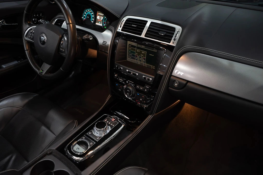 2015 Jaguar X150 XKR - Image 29 of 31
