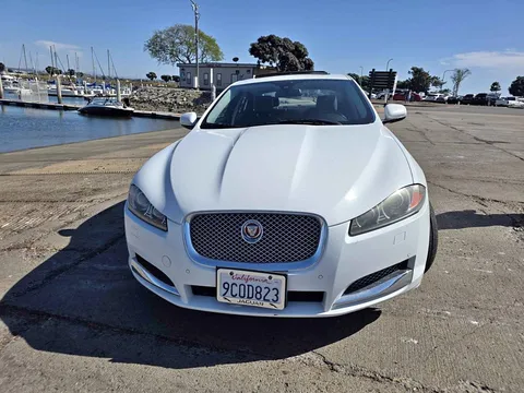 2015 Jaguar XF Luxury Sedan 4D