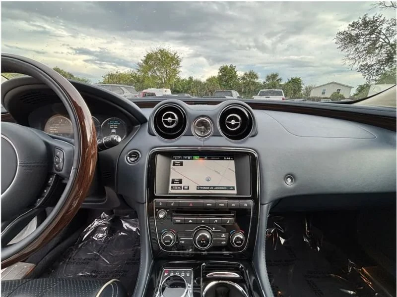 2015 Jaguar X351 XJ - Image 6 of 15
