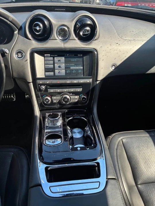 2015 Jaguar X351 XJ - Image 11 of 17