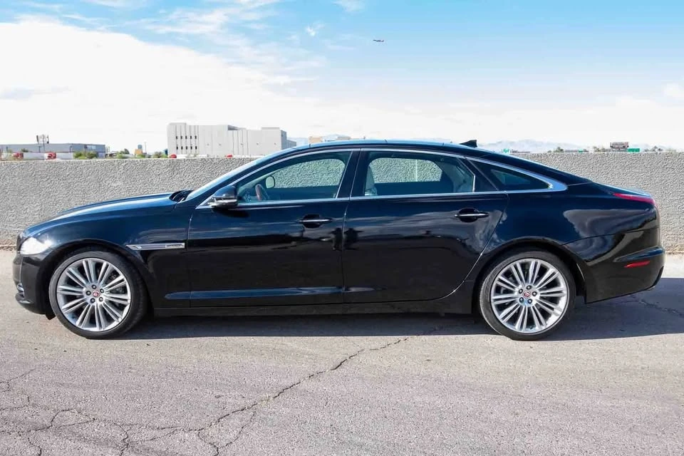 2015 Jaguar X351 XJ - Image 2 of 2