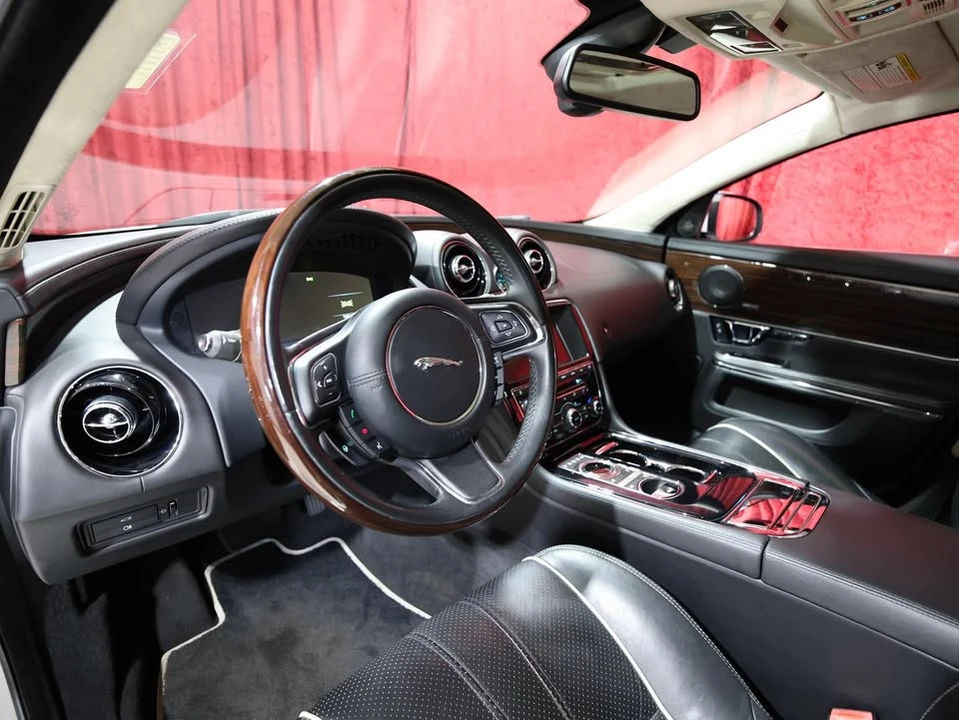 2015 Jaguar X351 XJ - Image 10 of 18